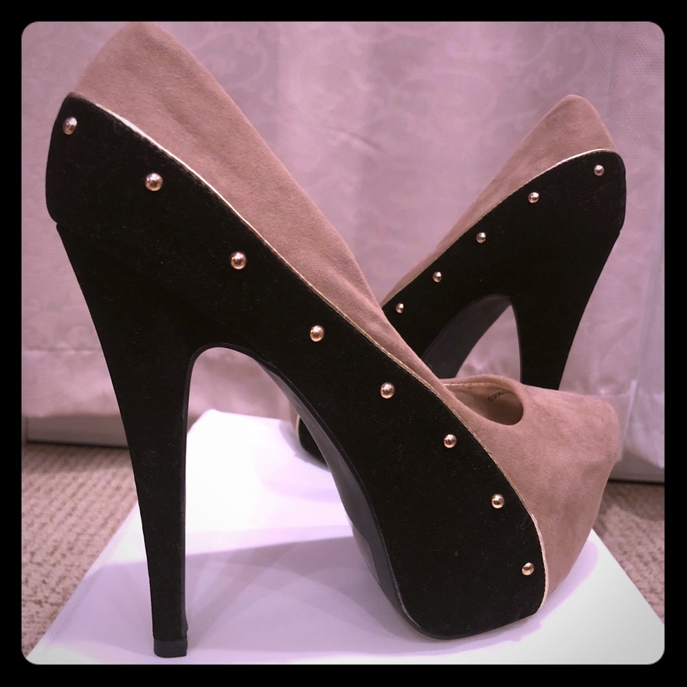 Black & beige platforms with Gold studs 💛